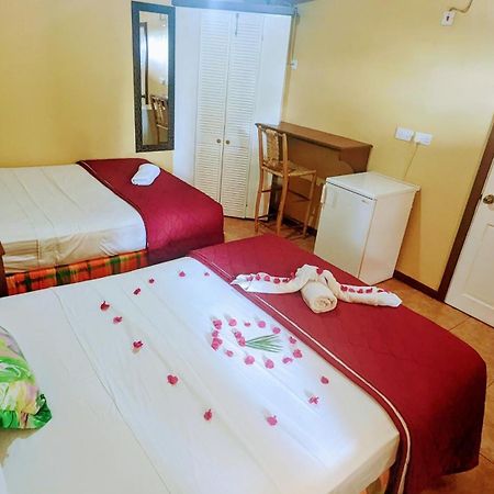 Sunset Lane Hotel Laborie Bilik gambar