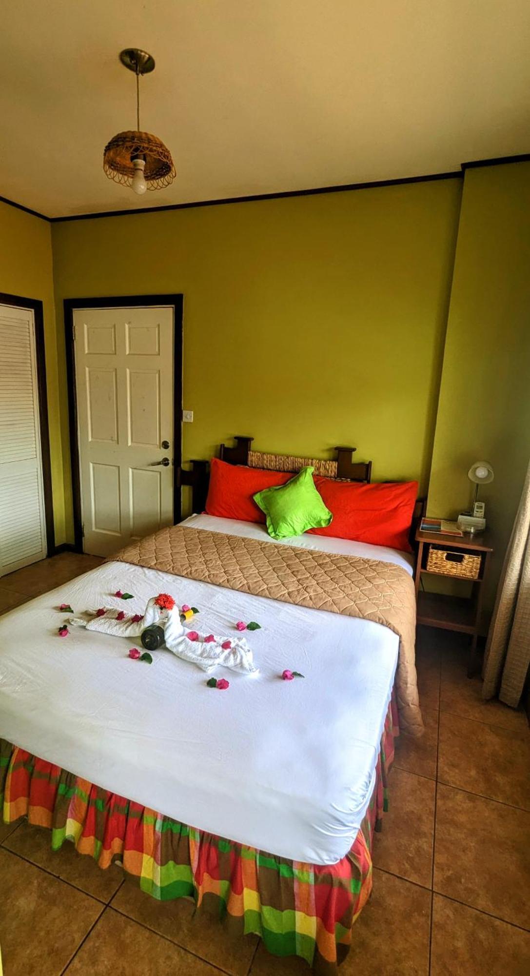 Sunset Lane Hotel Laborie Bilik gambar