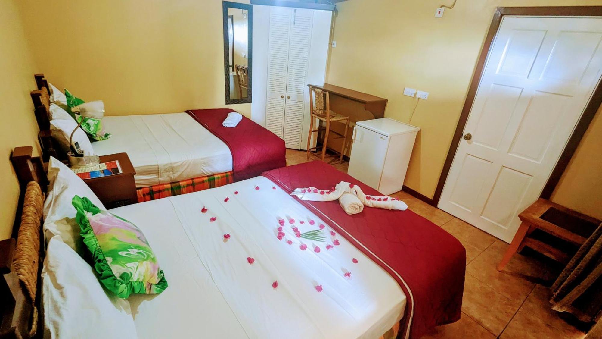 Sunset Lane Hotel Laborie Bilik gambar