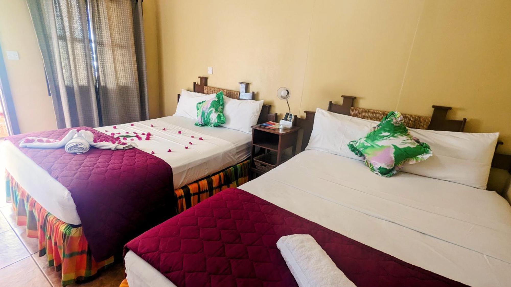 Sunset Lane Hotel Laborie Bilik gambar