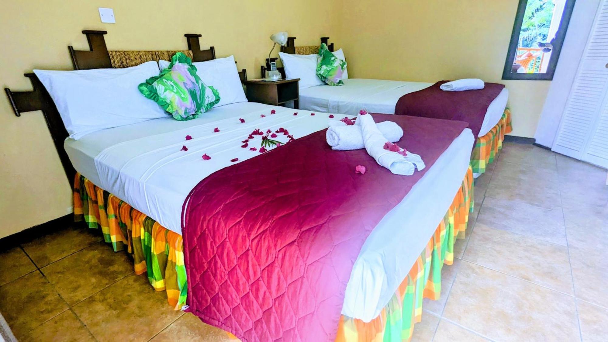 Sunset Lane Hotel Laborie Bilik gambar