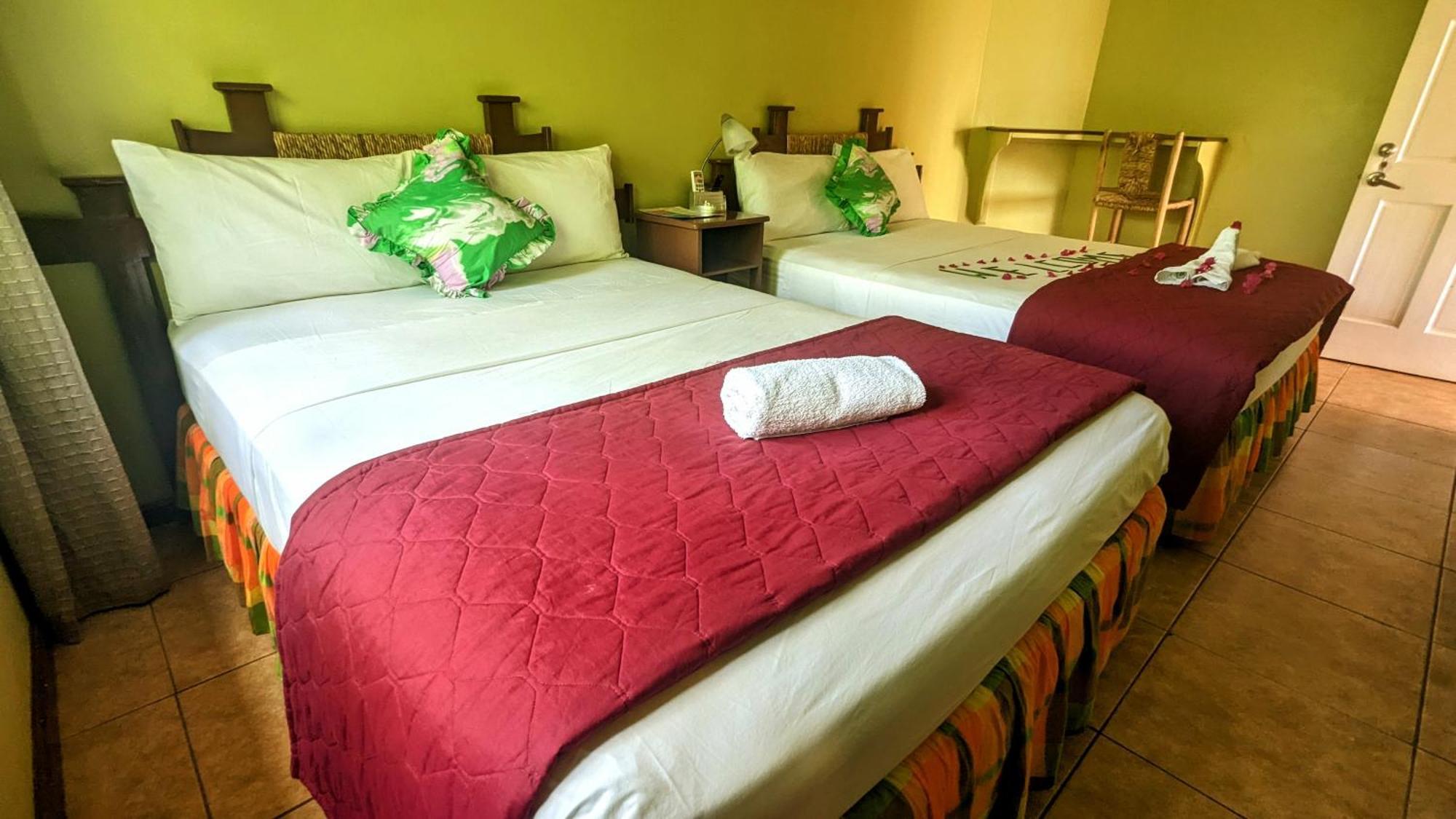 Sunset Lane Hotel Laborie Bilik gambar
