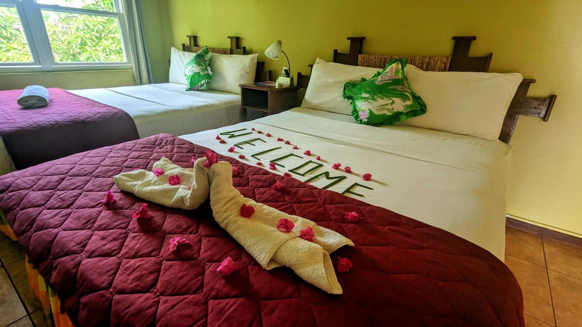 Sunset Lane Hotel Laborie Bilik gambar